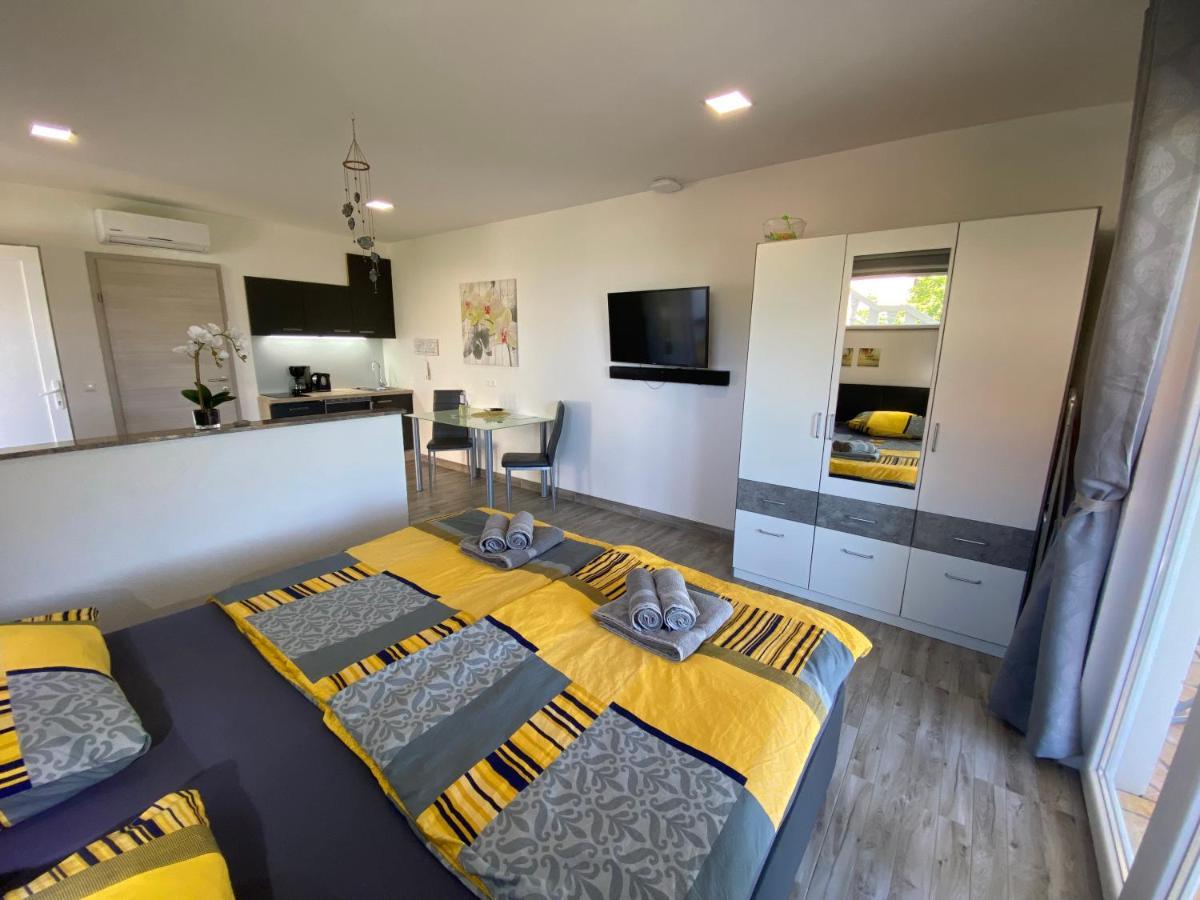 Villa Sabina - Apartments Kroatien Ražanac Екстериор снимка